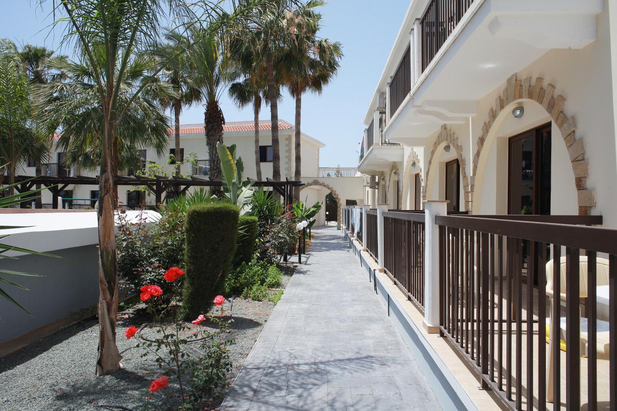 Loutsiana Deluxe Apts Ayia Napa Exteriör bild