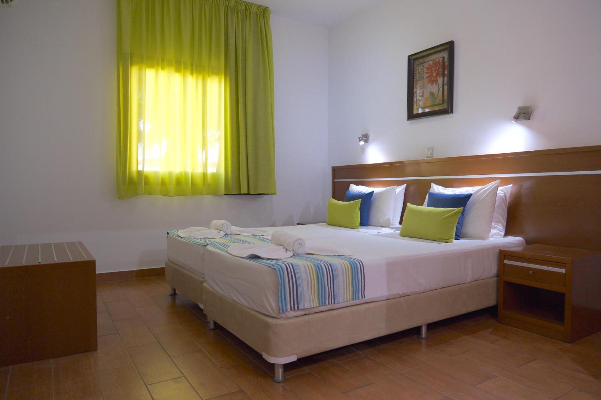 Loutsiana Deluxe Apts Ayia Napa Rum bild