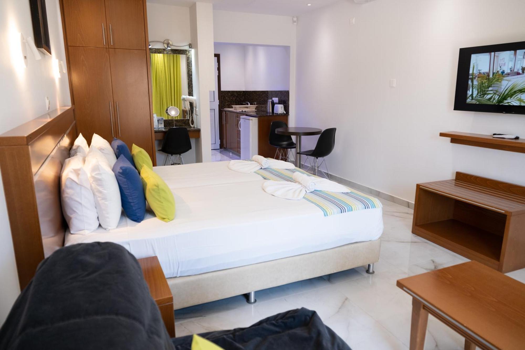 Loutsiana Deluxe Apts Ayia Napa Rum bild
