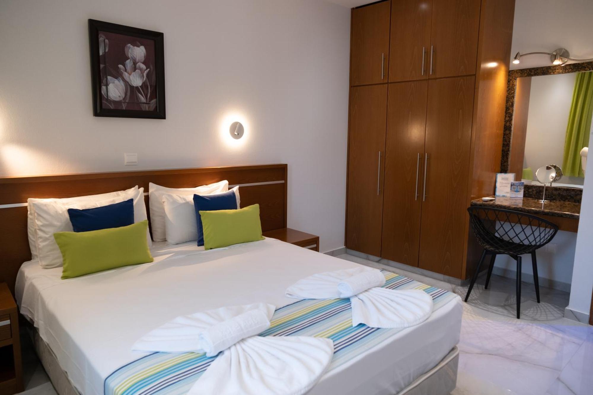 Loutsiana Deluxe Apts Ayia Napa Rum bild