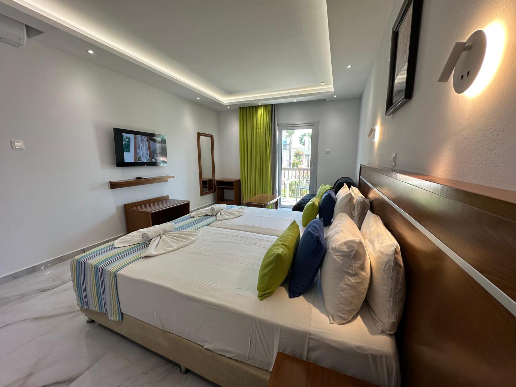 Loutsiana Deluxe Apts Ayia Napa Rum bild